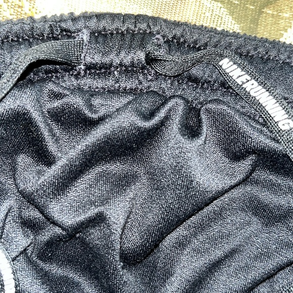 Nike  Running shorts Dri-Fit  black/mesh ventilation  Underwear  pockets  size M - Picture 3 of 14